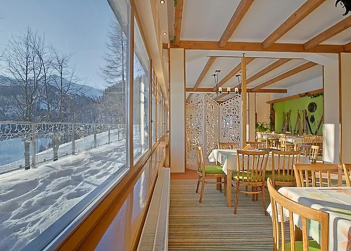 Gorski Kalatowki Отель *